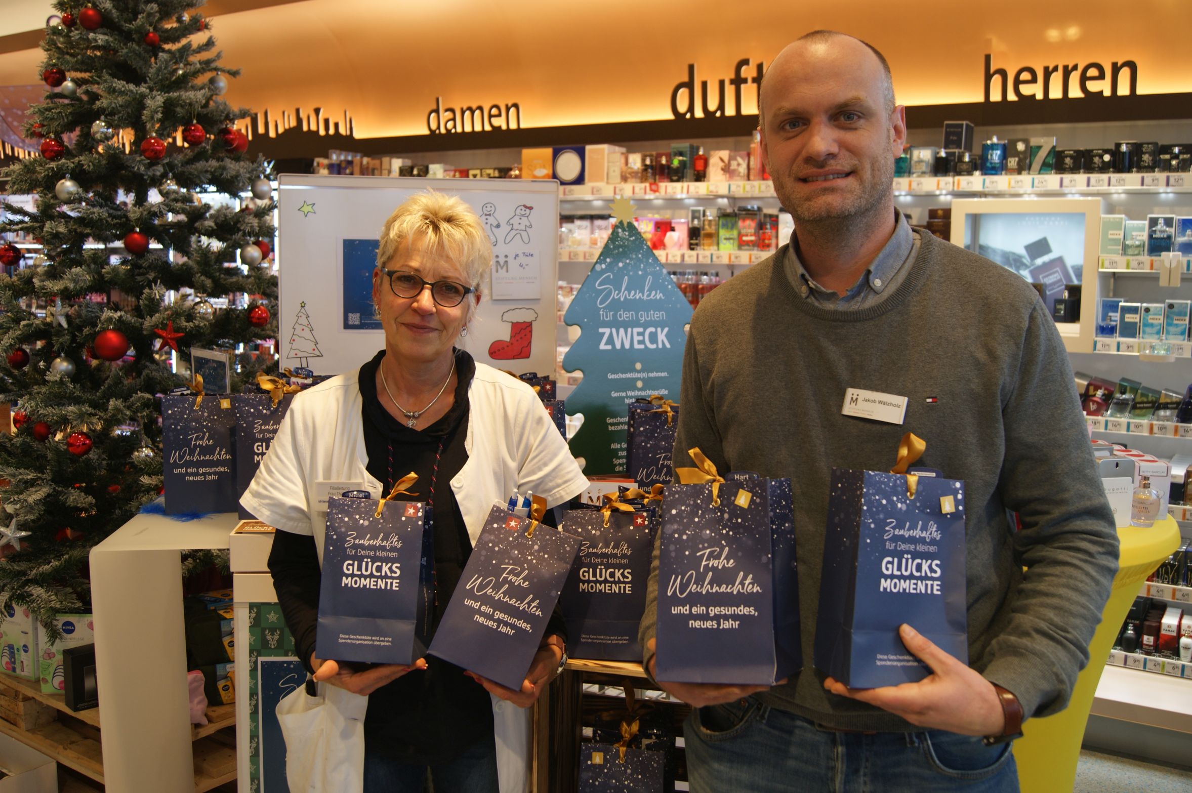 Spendenaktion Drogeriemarkt dm: 100 Geschenktüten