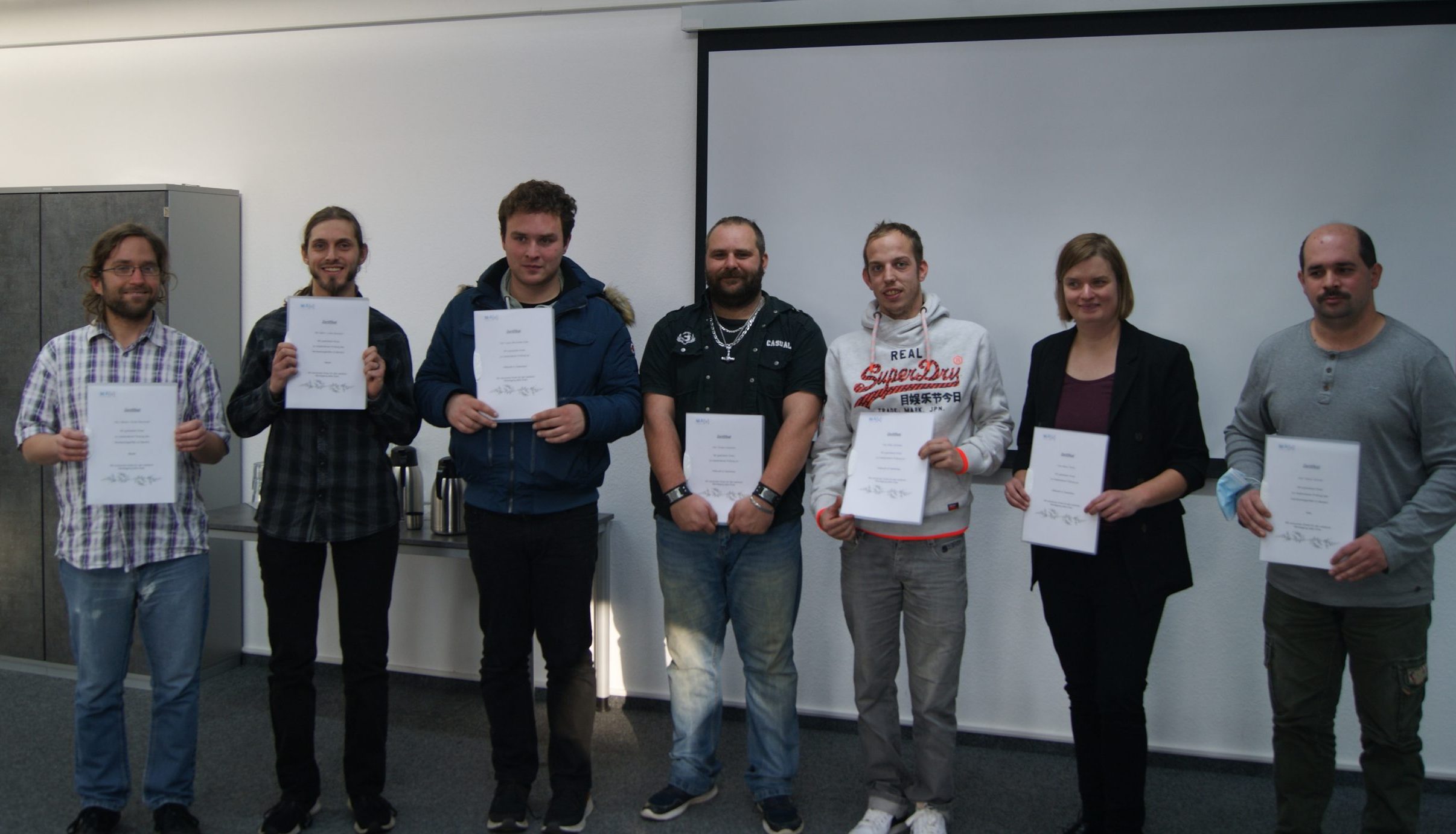 Bildungszentrum MAX überreicht inklusive Zertifikate